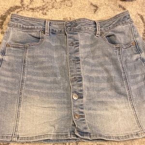 Size 10 American eagle high rise mini skirt. Great condition.